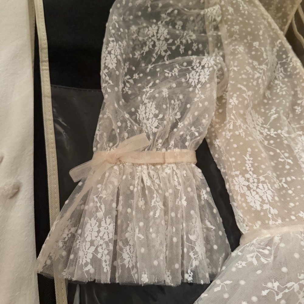 NEVER BEEN WORN BERTA LA WEDDING DRESS - Picture 7 of 9